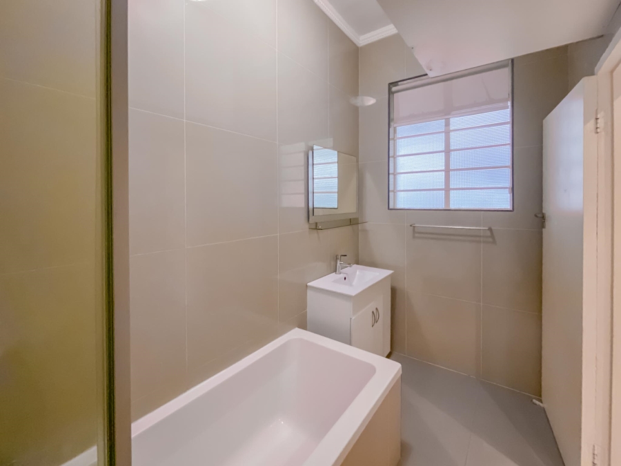 To Let 1 Bedroom Property for Rent in Sea Point Western Cape